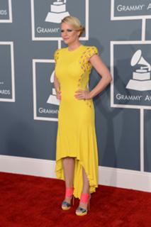 Carrie Keagan feet photo thumbnail