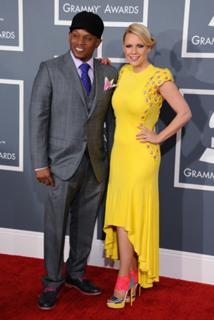 Carrie Keagan feet photo thumbnail