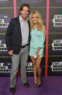 Carrie Underwood feet photo thumbnail