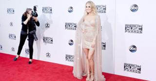 Carrie Underwood feet photo thumbnail