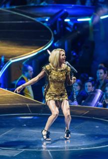 Carrie Underwood feet photo thumbnail