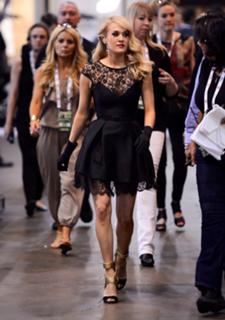 Carrie Underwood feet photo thumbnail