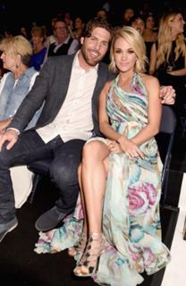 Carrie Underwood feet photo thumbnail