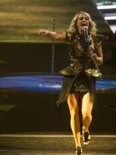 Carrie Underwood feet photo thumbnail