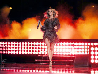 Carrie Underwood feet photo thumbnail