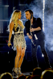 Carrie Underwood feet photo thumbnail