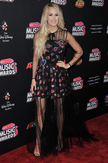 Carrie Underwood feet photo thumbnail