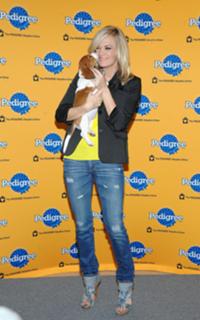 Carrie Underwood feet photo thumbnail