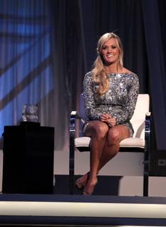 Carrie Underwood feet photo thumbnail