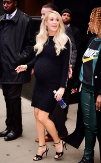 Carrie Underwood feet photo thumbnail