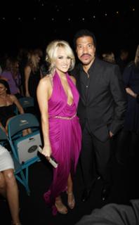 Carrie Underwood feet photo thumbnail