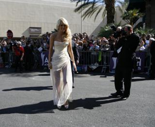 Carrie Underwood feet photo thumbnail