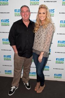 Carrie Underwood feet photo thumbnail