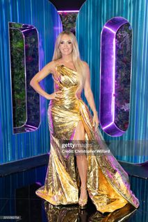 Carrie Underwood feet photo thumbnail