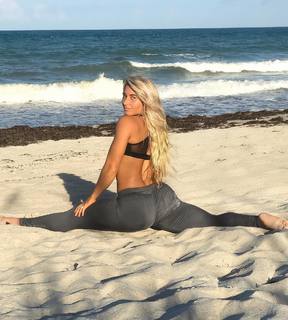Carriejune Anne Bowlby feet photo 4