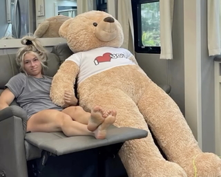 Carriejune Anne Bowlby feet photo 12