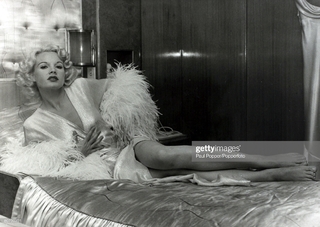 Carroll Baker feet photo 10