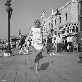 Carroll Baker feet photo 5
