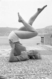 Carroll Baker feet photo 15