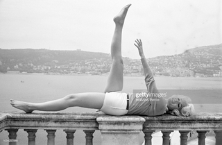 Carroll Baker feet photo 14