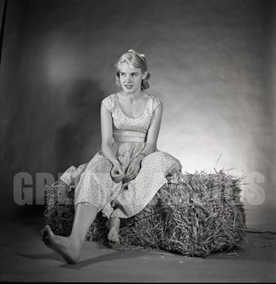 Carroll Baker feet photo 13