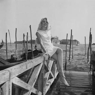Carroll Baker feet photo 14
