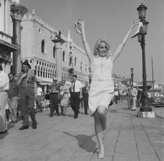 Carroll Baker feet photo 13