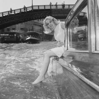 Carroll Baker feet photo 12