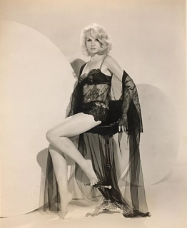 Carroll Baker feet photo 11