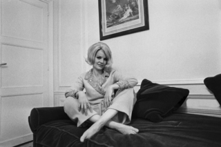 Carroll Baker feet photo 8
