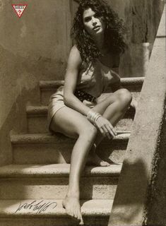 Carré Otis feet photo 9