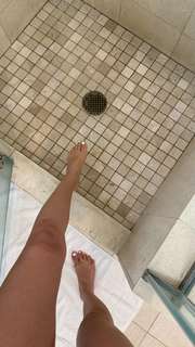 Caryn Marjorie feet photo thumbnail