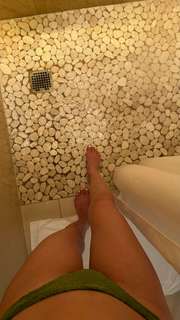 Caryn Marjorie feet photo thumbnail