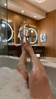 Caryn Marjorie feet photo thumbnail