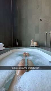 Caryn Marjorie feet photo thumbnail