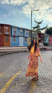 Caryn Marjorie feet photo thumbnail