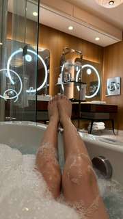 Caryn Marjorie feet photo thumbnail