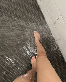 Caryn Marjorie feet photo thumbnail