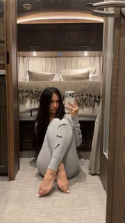 Caryn Marjorie feet photo thumbnail