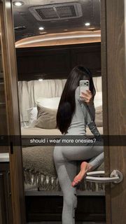 Caryn Marjorie feet photo thumbnail