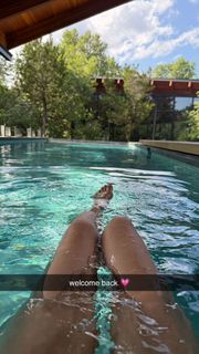 Caryn Marjorie feet photo 8