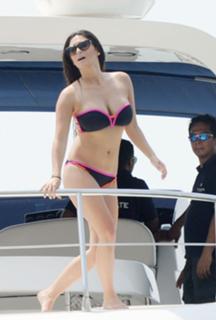 Casey Batchelor feet photo thumbnail