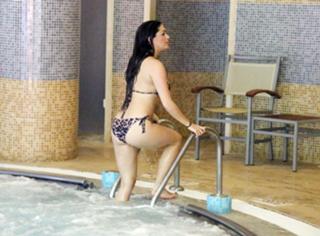 Casey Batchelor feet photo thumbnail