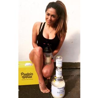 Casey Batchelor feet photo thumbnail