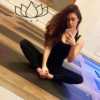 Casey Batchelor feet photo thumbnail