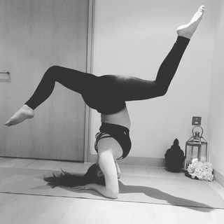 Casey Batchelor feet photo thumbnail