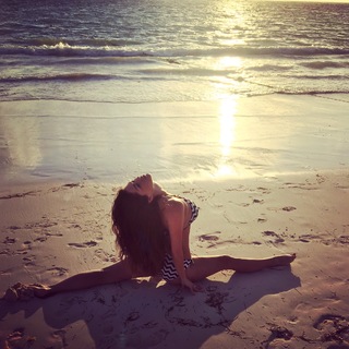 Casey Batchelor feet photo thumbnail