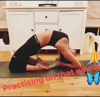 Casey Batchelor feet photo thumbnail