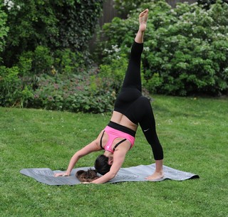 Casey Batchelor feet photo thumbnail