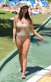 Casey Batchelor feet photo thumbnail